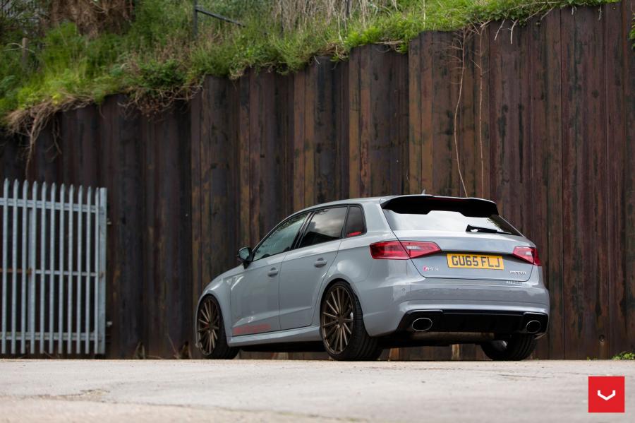  Audi RS3 Sportback on Vossen Wheels (VFS2) 2016 года  (фото 13 из 47)